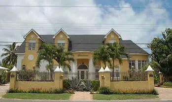 Brownstone 1 Hotel Nassau 3*,