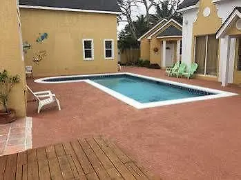 Brownstone 1 Hotel Nassau Guest house