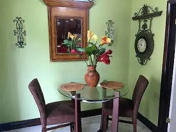 Brownstone 1 Hotel Nassau Guest house