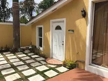 *** Guest house Brownstone 1 Hotel Nassau Bahamas
