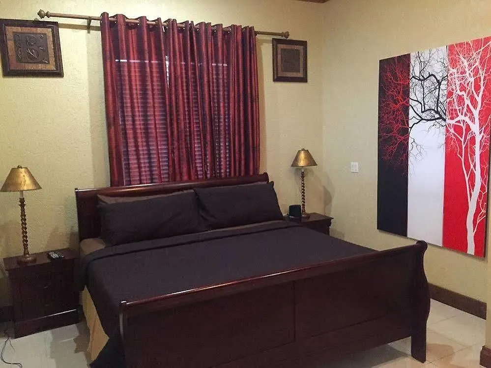 *** Guest house Brownstone 1 Hotel Nassau Bahamas