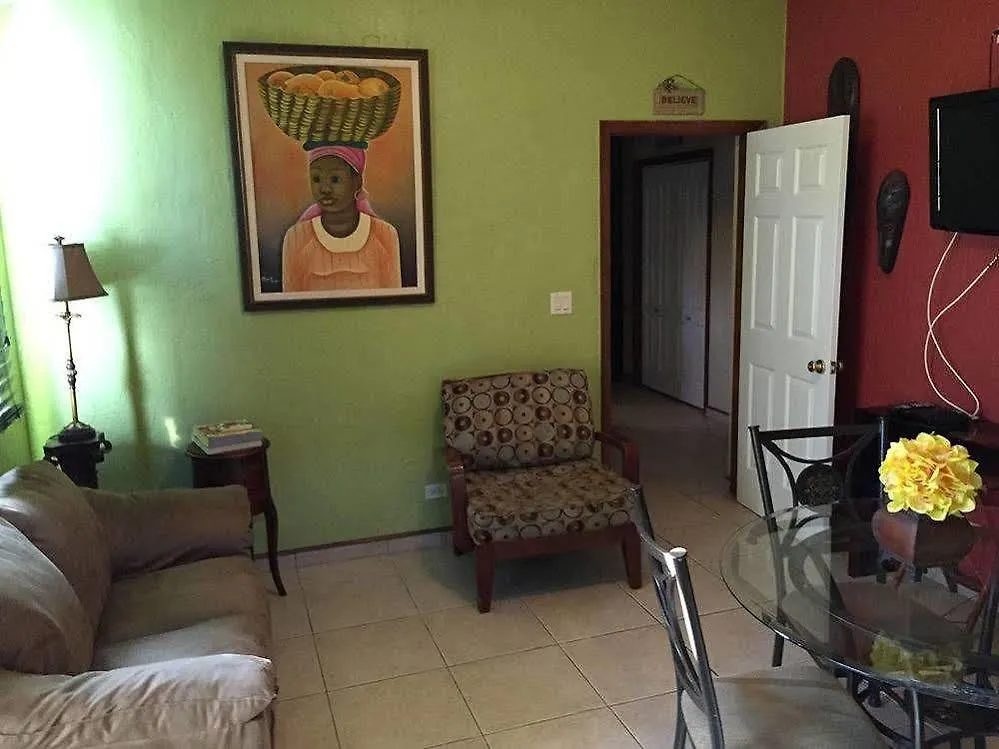 Brownstone 1 Hotel Nassau Guest house