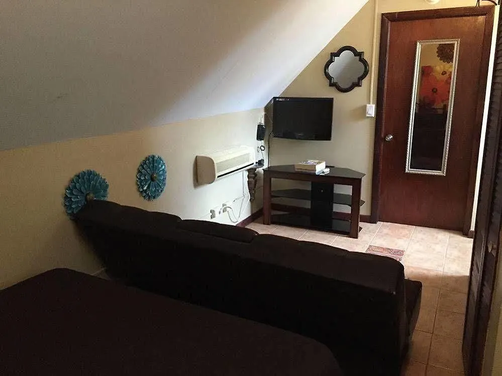 Brownstone 1 Hotel Nassau Guest house