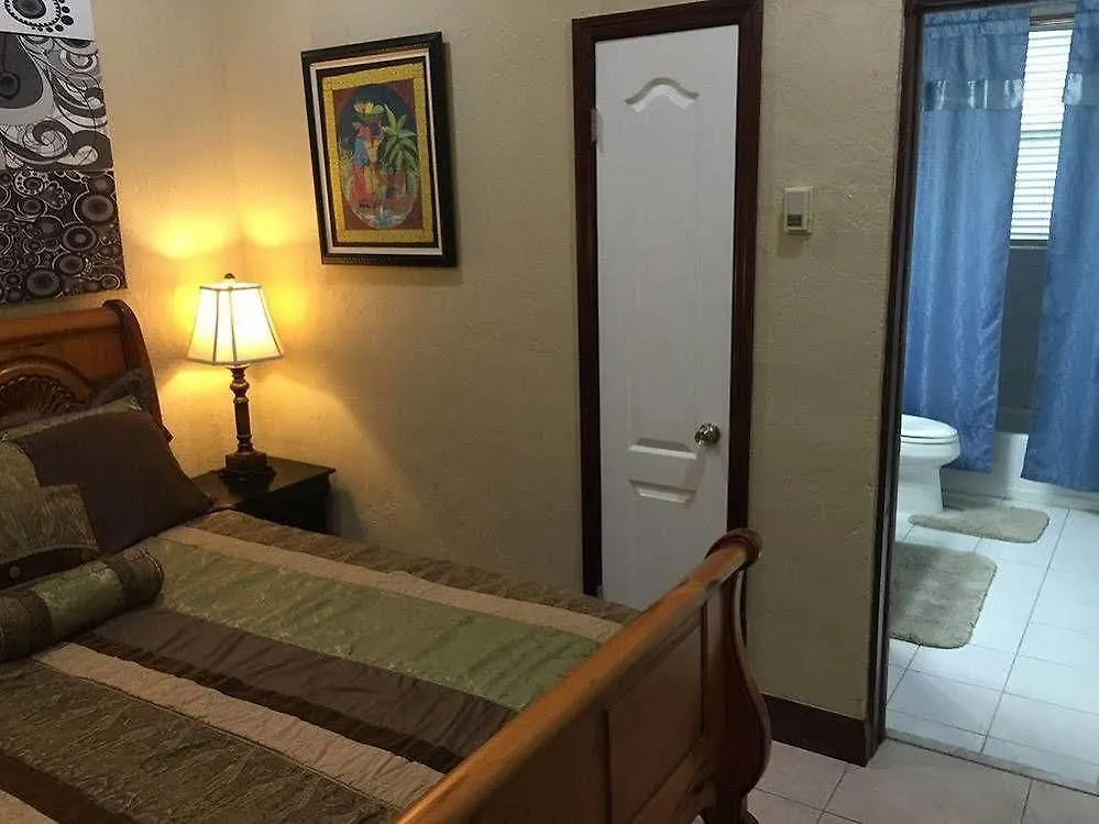 Brownstone 1 Hotel Nassau