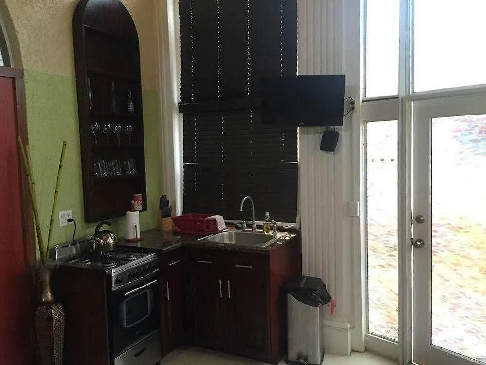 Brownstone 1 Hotel Nassau Guest house