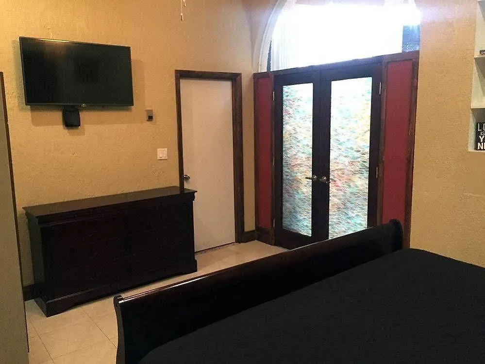 Brownstone 1 Hotel Nassau Guest house